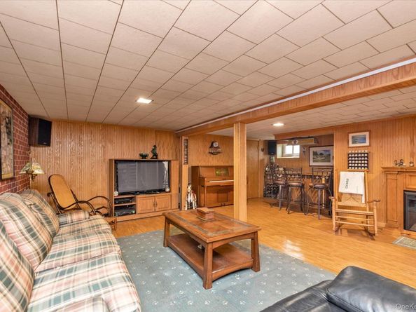3902 Beechwood Place, Seaford NY 11783