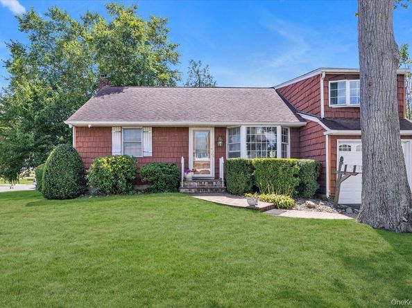 3902 Beechwood Place, Seaford NY 11783