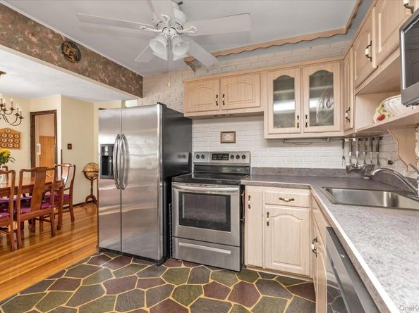 3902 Beechwood Place, Seaford NY 11783