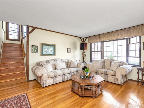 3902 Beechwood Place, Seaford NY 11783