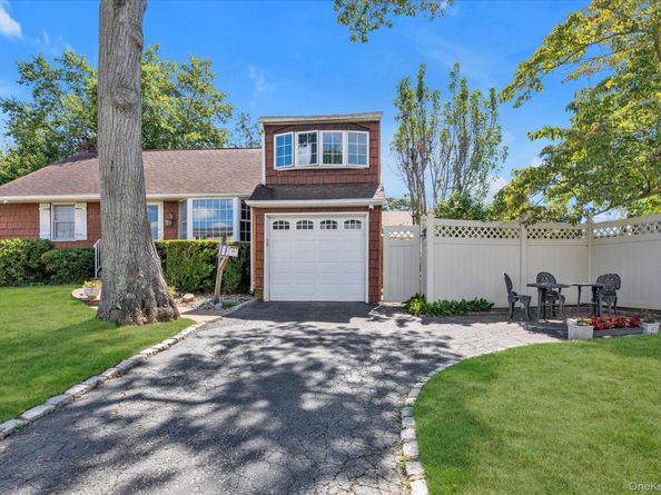 3902 Beechwood Place, Seaford NY 11783