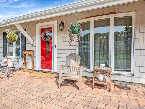 21 Windermere Drive, Holbrook NY 11741