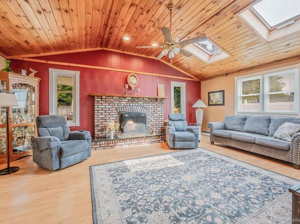 21 Windermere Drive, Holbrook NY 11741