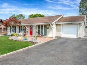 21 Windermere Drive, Holbrook NY 11741