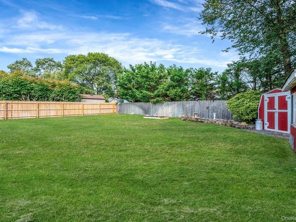 21 Windermere Drive, Holbrook NY 11741