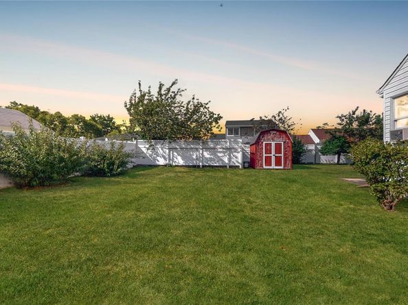 19 Arpad Street, Hicksville NY 11801