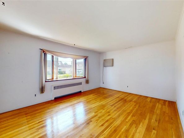 19 Arpad Street, Hicksville NY 11801