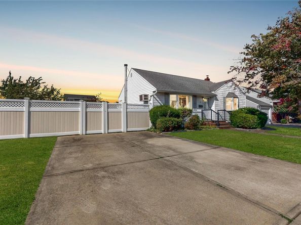 19 Arpad Street, Hicksville NY 11801