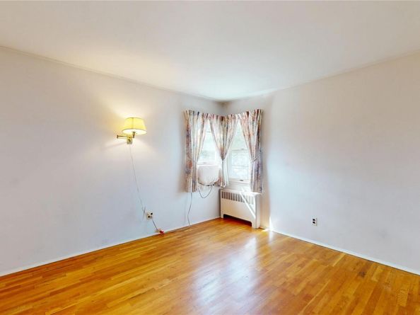 19 Arpad Street, Hicksville NY 11801