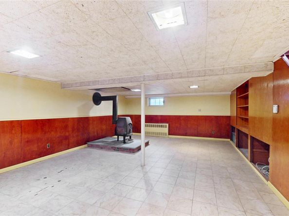 19 Arpad Street, Hicksville NY 11801