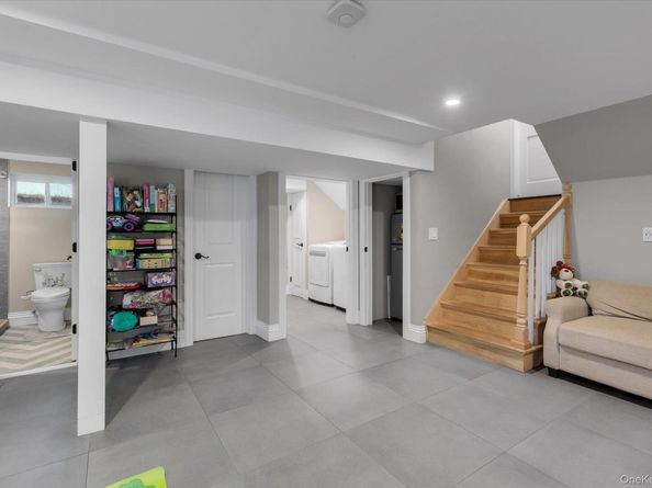 18 Catherwood Crescent, Melville NY 11747