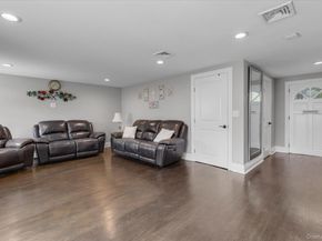 18 Catherwood Crescent, Melville NY 11747