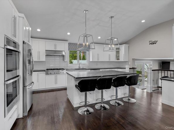 18 Catherwood Crescent, Melville NY 11747