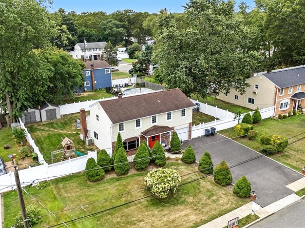 86 Riddle Street, Brentwood NY 11717
