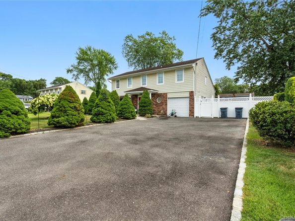 86 Riddle Street, Brentwood NY 11717