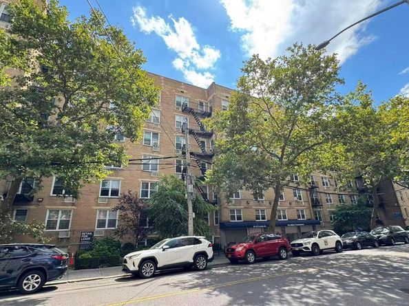 14220 Franklin Ave 2T, Flushing NY 11355