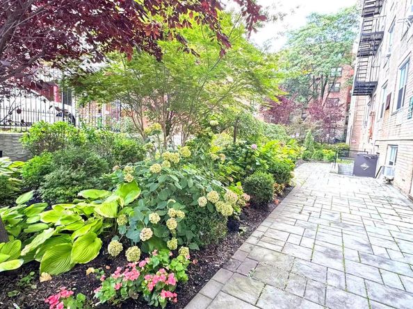 14220 Franklin Ave 2T, Flushing NY 11355