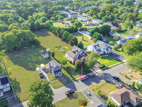 41 Eatondale Avenue, Blue Point NY 11715