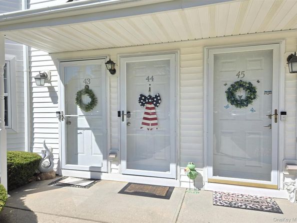 44 Victorian Lane, Medford NY 11763