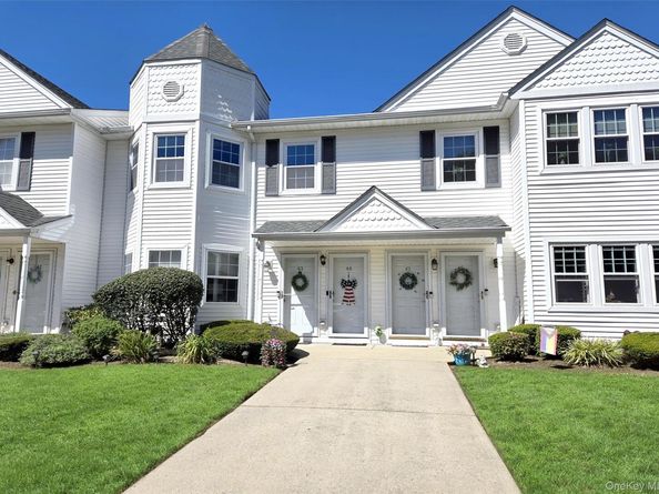 44 Victorian Lane, Medford NY 11763
