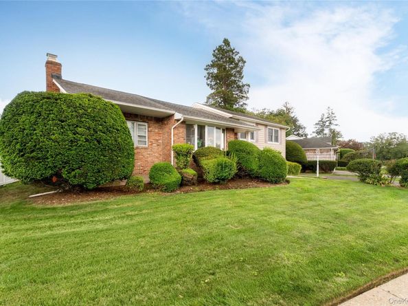 11 Eaton Road, Syosset NY 11791