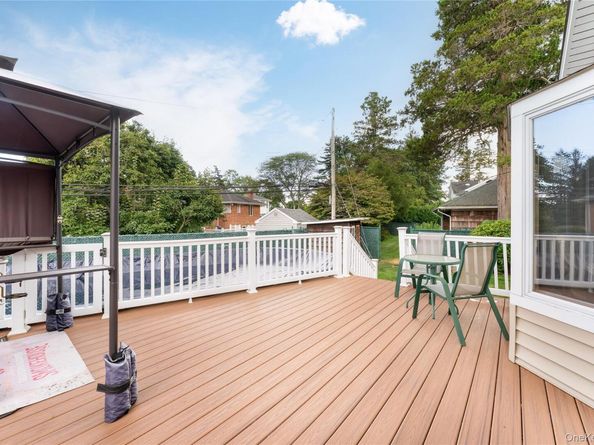 11 Eaton Road, Syosset NY 11791