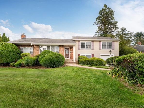 11 Eaton Road, Syosset NY 11791