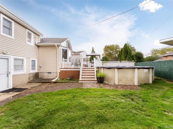 11 Eaton Road, Syosset NY 11791
