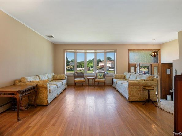 331 Woodbridge Lane, Jericho NY 11753