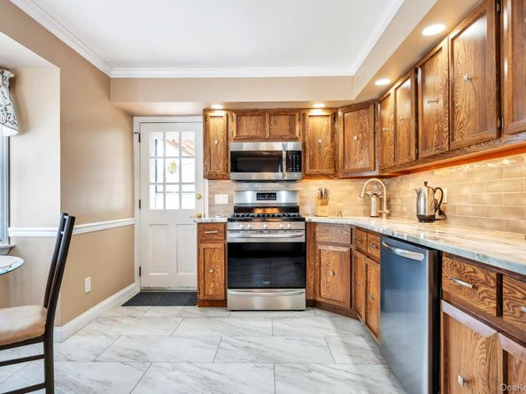 62 Vincent Road, Hicksville NY 11801