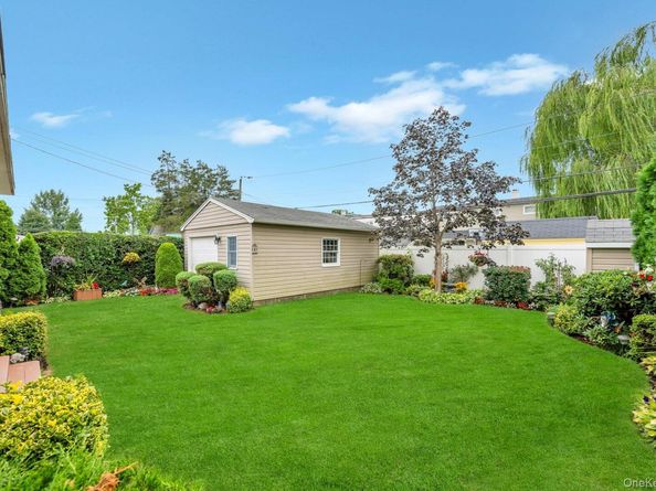 62 Vincent Road, Hicksville NY 11801