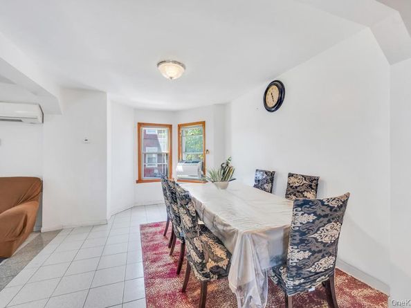 160 N Central Avenue, Valley Stream NY 11580