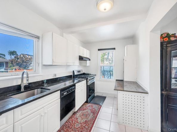 160 N Central Avenue, Valley Stream NY 11580