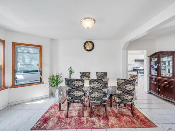160 N Central Avenue, Valley Stream NY 11580