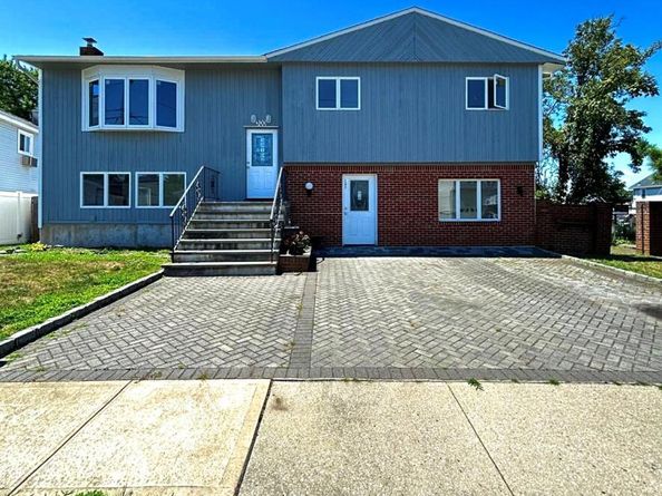 300 Branch Avenue, Freeport NY 11520