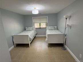 33 Newbrook Lane 33, Bay Shore NY 11706