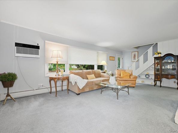 16 Ridge Drive E, Roslyn NY 11576