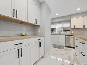 16 Ridge Drive E, Roslyn NY 11576