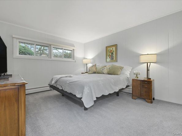 16 Ridge Drive E, Roslyn NY 11576