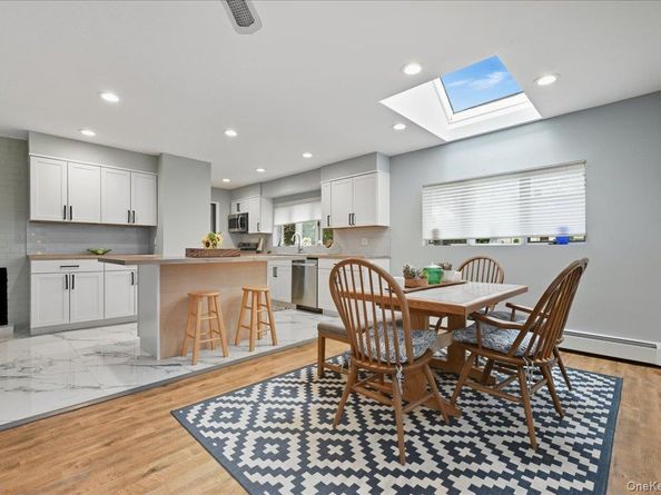 16 Ridge Drive E, Roslyn NY 11576