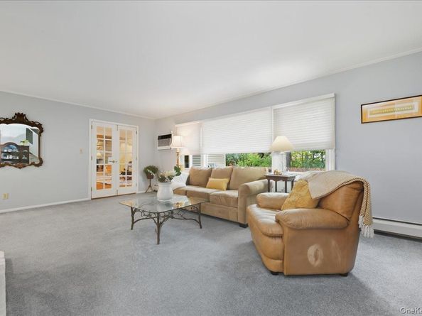 16 Ridge Drive E, Roslyn NY 11576