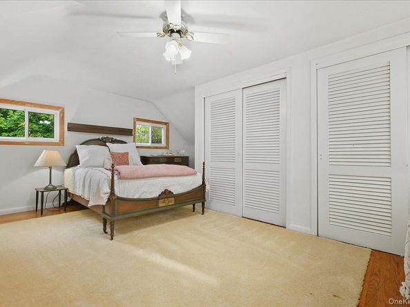 16 Ridge Drive E, Roslyn NY 11576