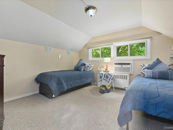 16 Ridge Drive E, Roslyn NY 11576