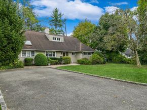 16 Ridge Drive E, Roslyn NY 11576