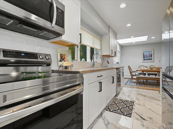 16 Ridge Drive E, Roslyn NY 11576