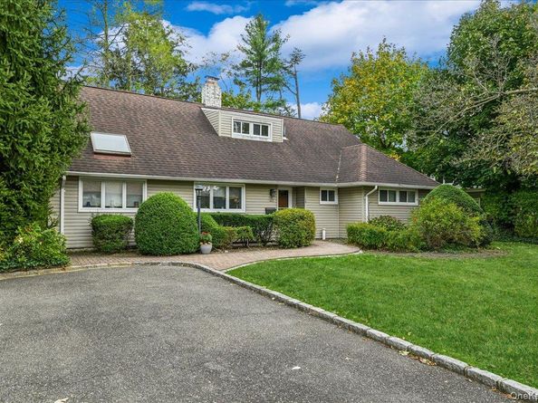 16 Ridge Drive E, Roslyn NY 11576