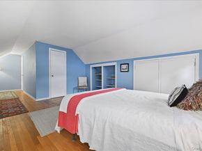 16 Ridge Drive E, Roslyn NY 11576