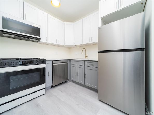 14-34 110th Street 7C, College Point NY 11356