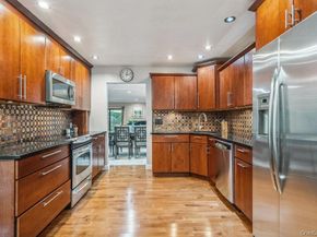 31 Club House Court 31, Jericho NY 11753