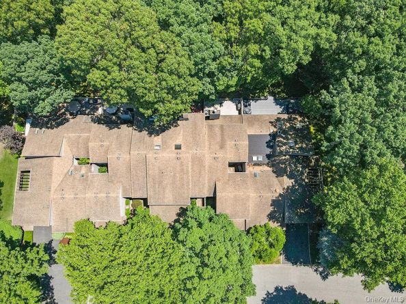 31 Club House Court 31, Jericho NY 11753